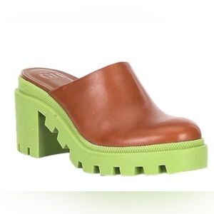 Gianni Bini GB End Game Lug Sole Leather Clogs Tan/Green Size 7.5/8